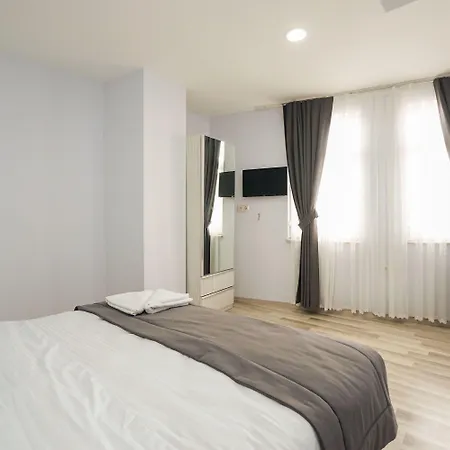 Aparthotel Element 4*