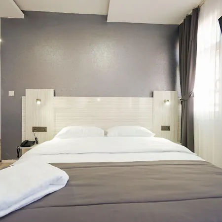 Aparthotel Element 4*